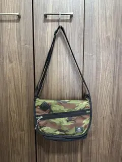 BEAMS HEART カモ柄 ショルダーバッグ