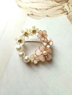 No.740桜のブローチLサイズ　パールつき　ハレの日