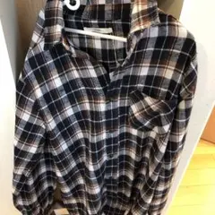 チェックシャツ