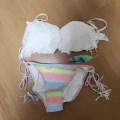 レース付きホワイトビキニ・ストライプショーツ