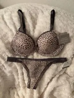 【最終値下げ】Calvin Kleinヒョウ柄ブラジャーショーツセットtバックのサムネイル