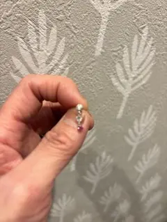 ルビーピアス。キャッチなし、片方のみ