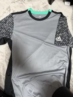 adidas グレー ブラック シャツ