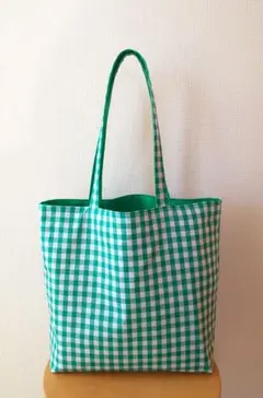 緑と白のギンガムチェックと帆布の肩掛けトートバッグ