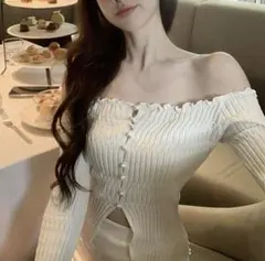 SHEIN オフショルダー リブニット ホワイト パールボタン