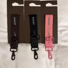 SKIMS× NIKE コラボ KEYCHAIN WRISTLET ピンク - メルカリ