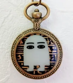 ヒエログリフ背景のメジェド様の丸型キーホルダー ハンドメイド