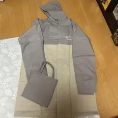 【新品未使用！】これからの梅雨の時期に グレー フード付き ポンチョ 収納袋付き