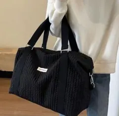 黒いナイロンボストンバッグ キルティングデザイン