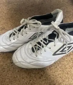 umbro サッカースパイク 26センチ - メルカリ