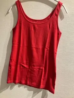 赤 タンクトップ