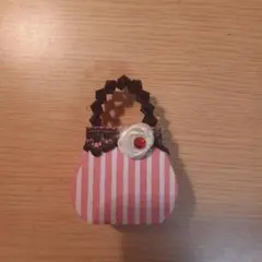 ストライプ模様のミニバッグ