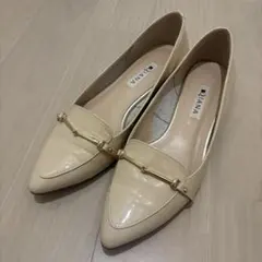 DIANA アイボリー系 ポインテッドトゥ フラットシューズ　24