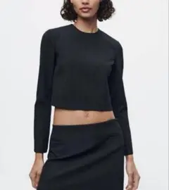 ZARA クロップド丈　トップス　ブラック　XS