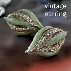 【パステルグリーンの低温七宝＆クリアガラスの装飾】ヴィンテージイヤリング