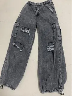 ダメージデニムパンツ