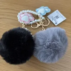 ぽんぽん猫の手キーホルダー