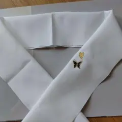 ホワイト付け襟☆ゴールドの 蝶とハート☆新品未使用