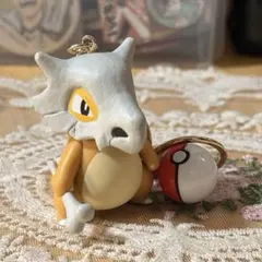ポケモン カラカラ キーホルダー