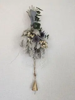 真冬の贈り物 アイアンベルが鳴る 針葉樹と実物たちの小さな