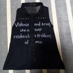 セシルマクビーのタンクトップのロゴ入りシャツ