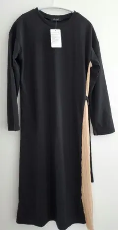 ワンピース　サイドプリーツ　ブラック×ベージュ