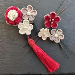 卒業式　つまみ細工の髪飾り　牡丹　赤とさくらねず