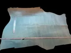 ピッグスエード　大きめはぎれ　アイスブルー　豚革　ワークショップ　ピッグスキン