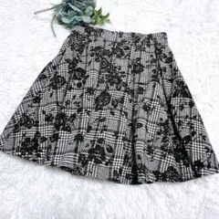 【イング】フレアスカート ミニ丈 チェック柄 総柄 花柄 バラ モノトーン M