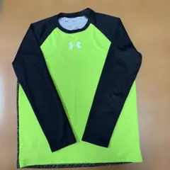 Under Armour 150 長袖Tシャツロングスリーブ ブラックグリーン