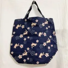 ハンドメイド　トートバッグ　エコバッグ　手提げ　紺色にうさぎ柄　中サイズ