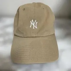 ベージュ NYロゴ刺繍 ベースボールキャップ