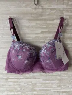 C80」トリンプ プレミアム レッドレーベル カーネーションの花 ブラジャー