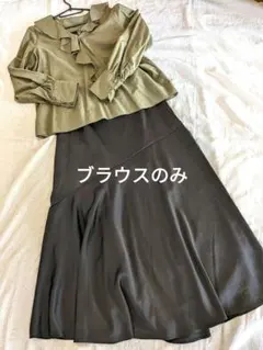 【訳あり】ドレステリア　フリルブラウス　シルク混　カーキ　Mのサムネイル