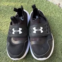 ★美品★UNDER ARMOUR スニーカー ブラック 24cmのサムネイル