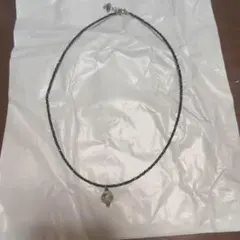 黒ビーズネックレス 丸いペンダント付き
