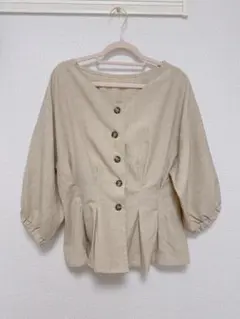 【値下げ中】レトロガール シャツ ベージュのサムネイル