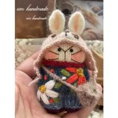 棒針編み スウェーデンドール うさぎハンドメイド あみぐるみ手のひらサイズのサムネイル