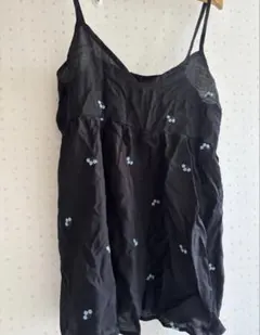 新品未使用　刺繍花柄キャミソールのサムネイル