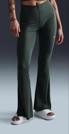 Nike ウィメンズ　フレアレギンスパンツ　M