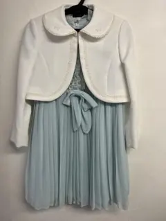 130 水色プリーツドレスと白ジャケット
