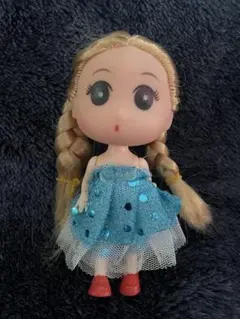 スパンコール付き水色ドレスのドール