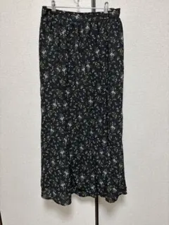 アースミュージックアンドエコロジー　花柄　スカート　黒