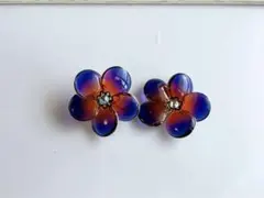 マジックアワー色の花　レジンのハンドメイドピアス