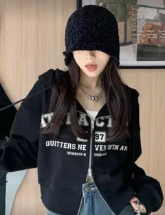 パーカー黒 ジップアップパーカー