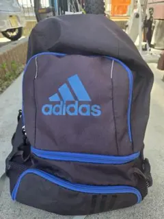 adidas バックパック 黒 青 3本ライン