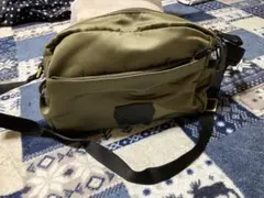 ショルダーバック　グリーン　ANNA SUI