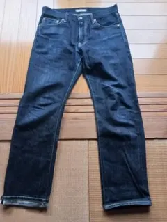 ユニクロ ストレートデニム ダークブルー　31　濃紺　赤耳　ダメージ加工