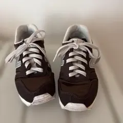 ニューバランス　スニーカー　茶　23㎝