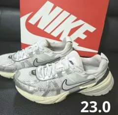 NIKE スニーカー 23.0 シルバー